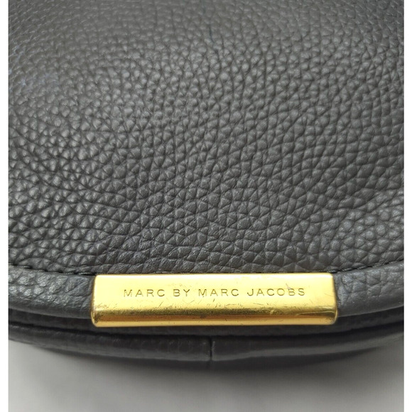 Marc By Marc Jacobs Gray Pebbled Leather Flap Closure Crossbody Bag - Picture 4 of 14